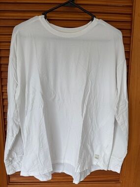 VUORI White Long-Sleeve Crewneck Shirt